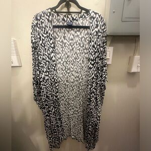 Scoop NYC black and white kimono!